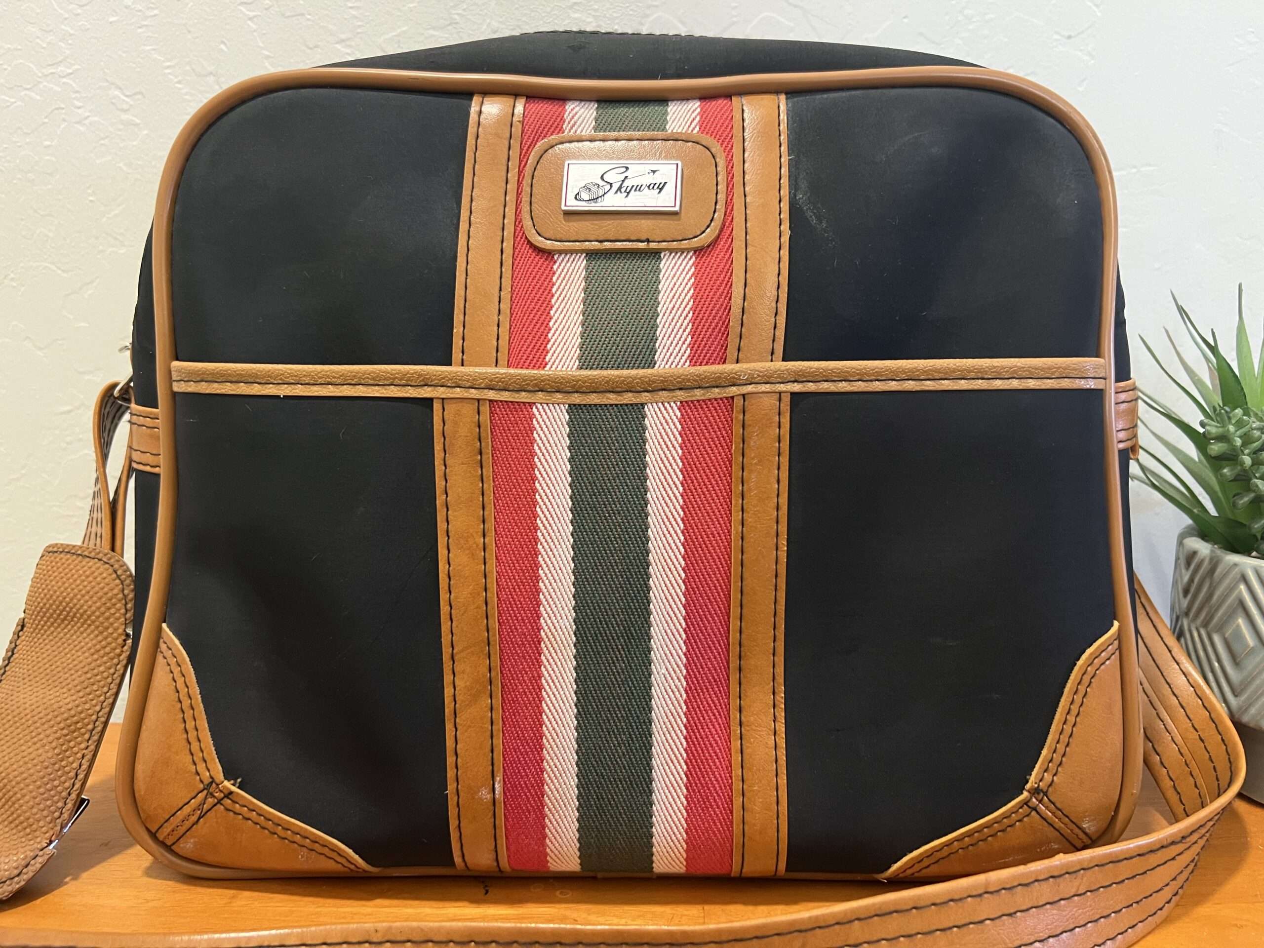 Vintage Skyway Carry-On Compact Shoulder Travel Bag
